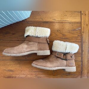 UGG Cedric Chestnut Boots with Soft White Fur Women’s Size 9